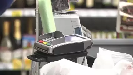 Полиция Нижнекамска поймала пару, которая в канун Нового года потратила с чужой карты 12 тыс. рублей - НТР 24