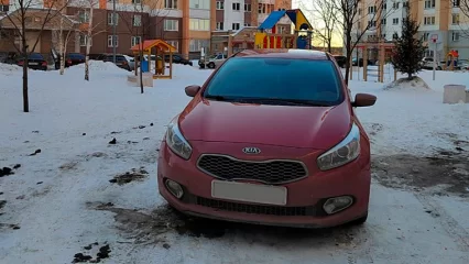 В Нижнекамске оштрафуют автовладельцев, парковавшихся на газонах и детских площадках - НТР 24