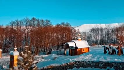 Нижнекамец возмутился киданием монет в родник в деревне Клятле - НТР 24