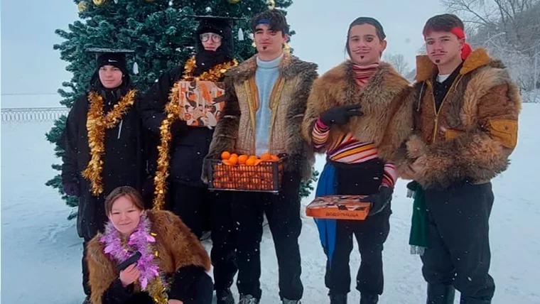 В Нижнекамске команде-победителю фестиваля тюбингов подарили ящик мандаринов и пиццу