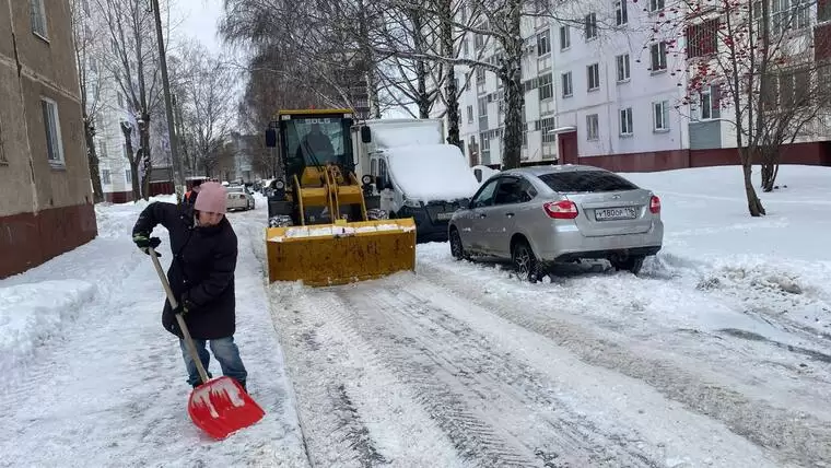 В Нижнекамске в праздники ситуация с уборкой снега держится на контроле
