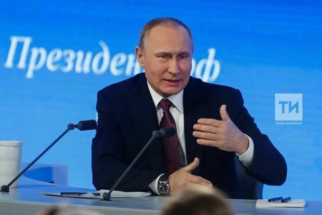 Владимир Путин наградил трех жителей Татарстана