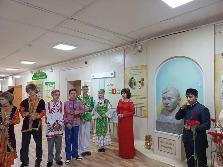 На всероссийском форуме в Нижнекамске школьники почтили память Мусы Джалиля