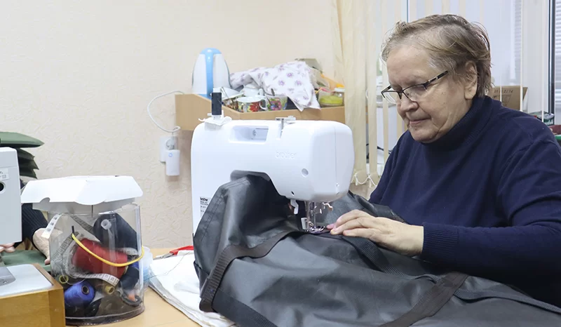 В общественном центре в Нижнекамске организовали швейное производство, чтобы помочь бойцам в зоне СВО