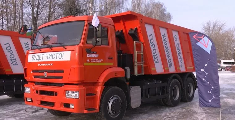 СИБУР подарил Нижнекамску снегоуборочную технику на 40 млн рублей