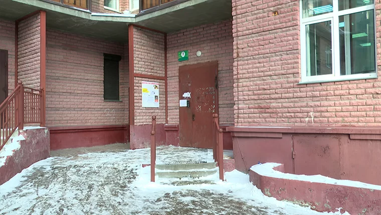 В Нижнекамске жители многоэтажки уже несколько лет ищут управу на шумную соседку