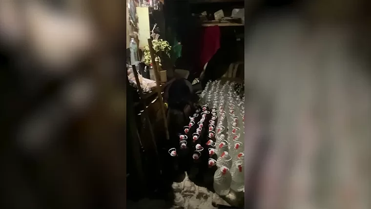 В Нижнекамске полицейские обнаружили в гараже более трёх тысяч литров «паленого» алкоголя