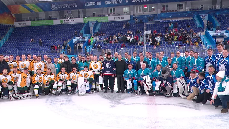 В Нижнекамске на льду прошёл турнир на кубок председателя СИБУР Профсоюза
