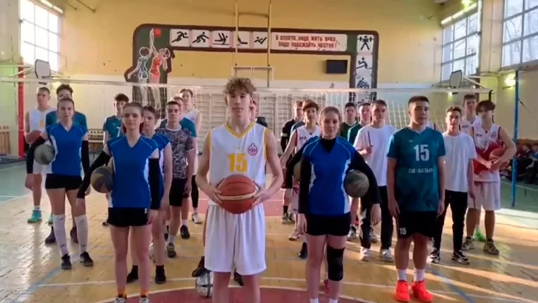 Нижнекамские студенты сняли видео в поддержку челленджа «365 часов в спорте»