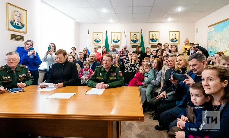 В Татарстане провели телемост между мобилизованными и их семьями