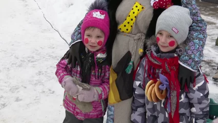 Нижнекамским дошколятам рассказали, как и из чего изготавливают валенки - НТР 24