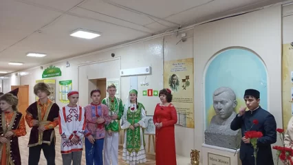На всероссийском форуме в Нижнекамске школьники почтили память Мусы Джалиля