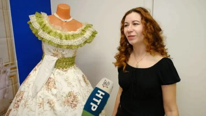Жительница Нижнекамска шьет платья по гравюрам XIX века и устраивает балы