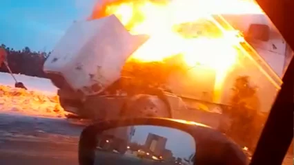 На трассе под Нижнекамском вспыхнула фура c конфетами - НТР 24