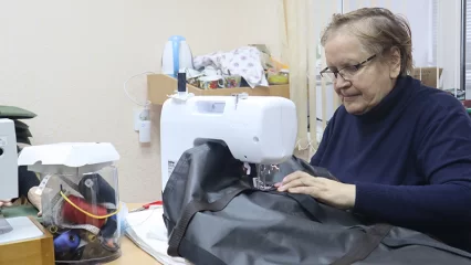 В общественном центре в Нижнекамске организовали швейное производство, чтобы помочь бойцам в зоне СВО