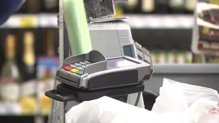 Нижнекамка поблагодарила незнакомку, расплатившуюся за ее сына в магазине - НТР 24