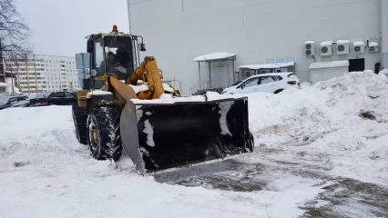 Уборка снега на улицах Нижнекамска идет в круглосуточном режиме