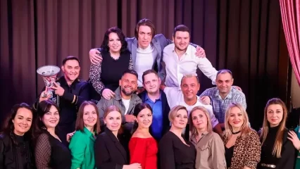 На встрече выпускников школы в Нижнекамске выступила легендарная группа «Отпетые мошенники» - НТР 24