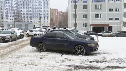 Нижнекамцам за парковку на газонах и детских площадках грозит штраф до 3,5 тыс. рублей - НТР 24