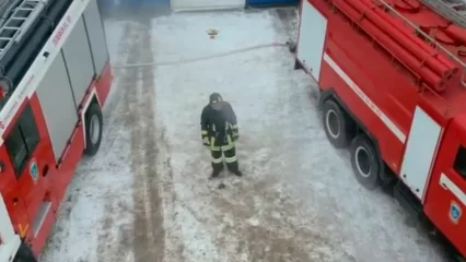 Нижнекамские пожарные записали на видео проводы своего коллеги на пенсию - НТР 24