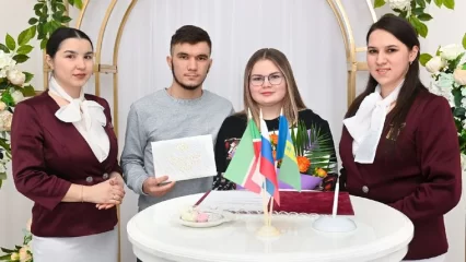 В Нижнекамске зарегистрирована сотая пара новобрачных - НТР 24