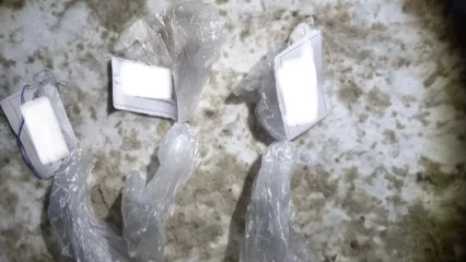 Нижнекамец нашел в снегу «закладки» и тут же был задержан полицейскими - НТР 24