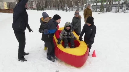 Метание мячиков и спасение пострадавших: в Нижнекамске третьеклассники сыграли в «Зарницу» - НТР 24