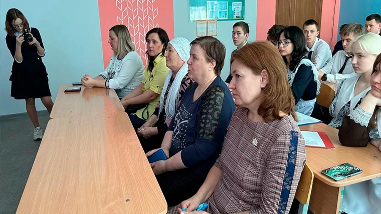 В школе Нижнекамского района прошёл урок мужества, посвящённый событиям на Украине