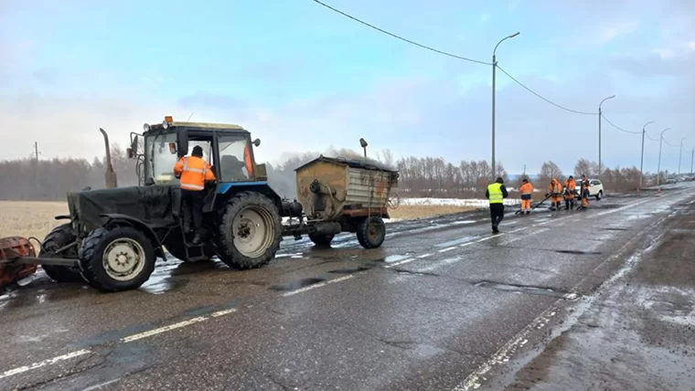 В Татарстане приступили к ямочному ремонту дорог