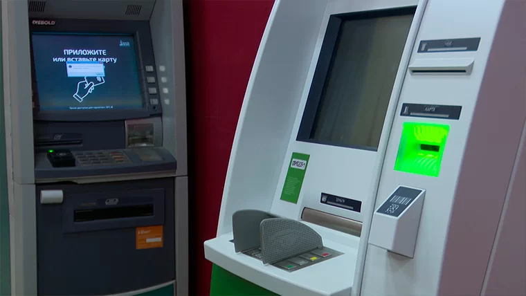 В Нижнекамске мошенники получили деньги мужчины через QR-код терминала
