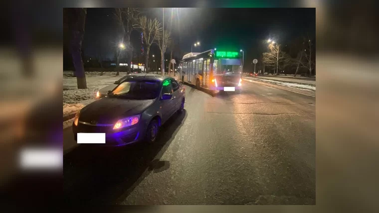 В Нижнекамске водитель автобуса устроил массовое ДТП с пострадавшим