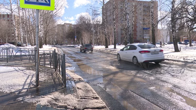В исполкоме Нижнекамска объяснили, почему в городе не ремонтируют дорожные ямы