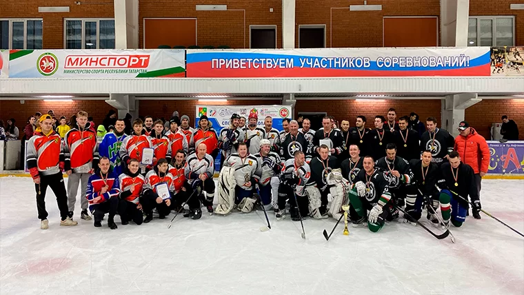 Нижнекамцы стали призёрами в межрайонном турнире по хоккею
