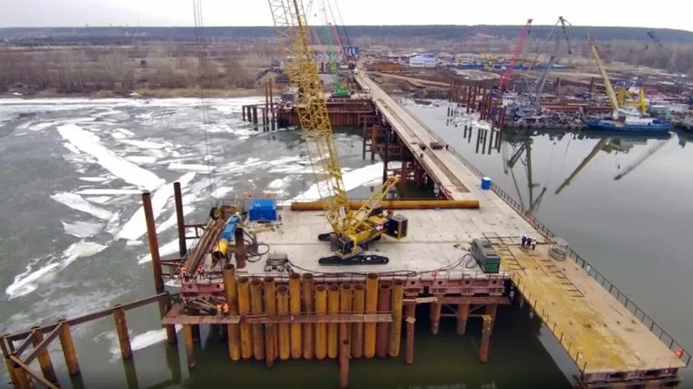 Завершено строительство временного технологического моста через Каму на обходе Нижнекамска