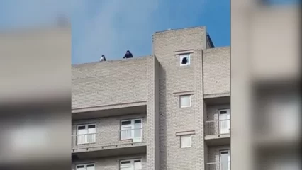 В Нижнекамске заметили гуляющих по крыше многоэтажки подростков - НТР 24