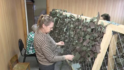 Нижнекамцев приглашают присоединиться к волонтёрам, плетущим маскировочные сети для солдат - НТР 24