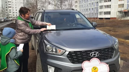 В Нижнекамске дошколята напомнили водителям о запрете парковки на газонах - НТР 24
