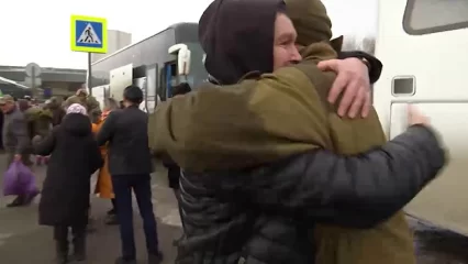 «Провести время с семьей - самое главное»: мобилизованные нижнекамцы впервые приехали в отпуск - НТР 24