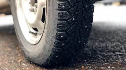 Нижнекамцам рассказали, стоит ли уже сейчас менять зимние покрышки на летние - НТР 24