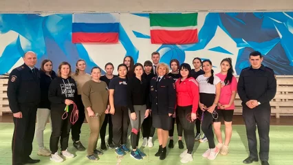 Нижнекамские полицейские решили отметить праздники физическими упражнениями - НТР 24