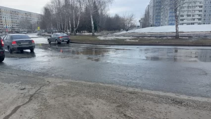 Ямы на дорогах в Нижнекамске после зимы