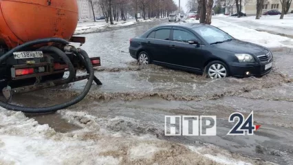 В Нижнекамске каждые 15 минут откачивается до 10 кубометров воды с дорог