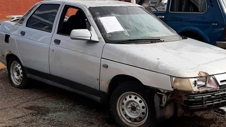 В Нижнекамске владельца «десятки» просят убрать своё авто