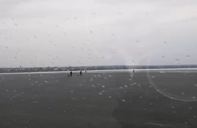 В Татарстане спасённые от гибели в ледяной воде рыбаки убежали от сотрудников МЧС