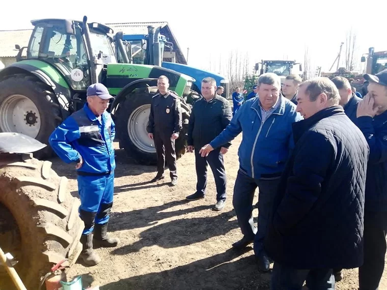 В Нижнекамском районе к весенне-полевым работам подготовили 230 тракторов