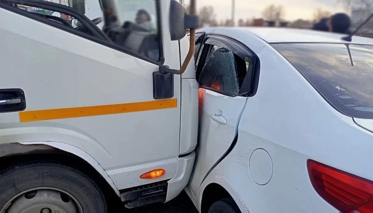 В Нижнекамске водитель легковушки пострадал в ДТП с грузовиком