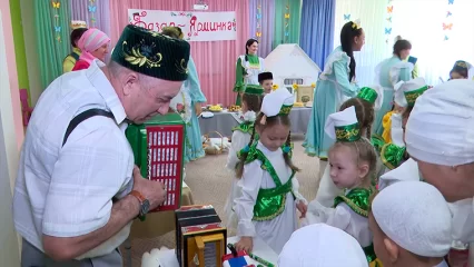 Юным нижнекамцам показали традиции и обычаи татарского народа посредством «Базар-ярмарки»