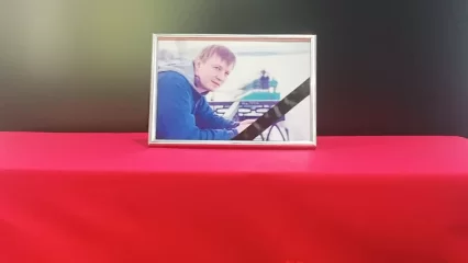 Медиахолдинг НТР организовал мемориал погибшему в СВО Александру Комарову - НТР 24