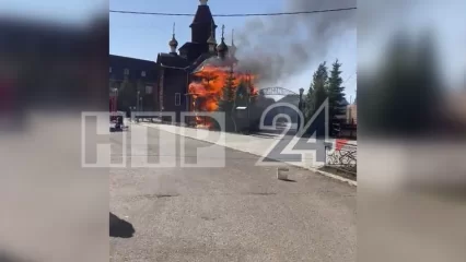 В Нижнекамске на территории храма загорелась колокольня