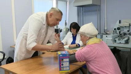 Жители Нижнекамска проверили свои тонометры у специалистов на всероссийской акции - НТР 24
